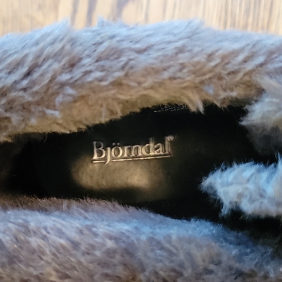 Fur Boots - Picture 2 of 4